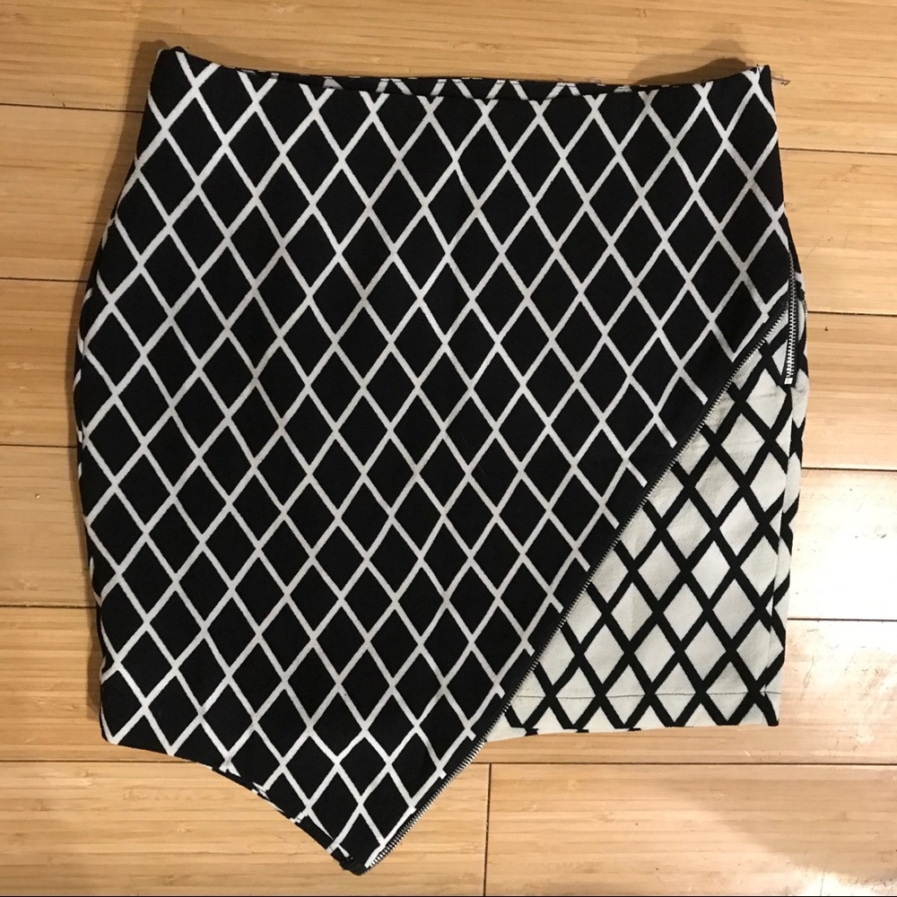 Mika & Gala geometric print asymmetrical skirt